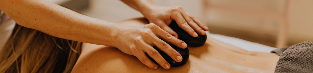 phoomphoen-hot-stone-massage